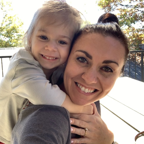 Meet your Posher, Danielle - Picture 1 of 6